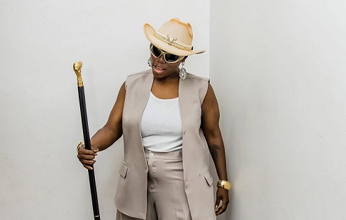 ‘We’re coming to save you’ – Teni reacts to 2Face’s distress call