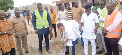 Stephen Aeke Akurugo (with shovel), Kassena Nankana West District Chief Executive, cutting the sod for the construction of the projects while others look on