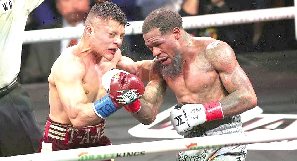 • Isaac Cruz (left) in an exchange of fists with Lamont Roach