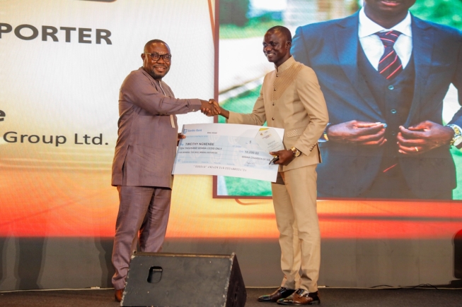 Timothy Ngnenbe (right), Senior Reporter, Daily Graphic, receiving the Best Mining Reporter Award.  Picture: ELVIS NII NOI DOWUONA 
