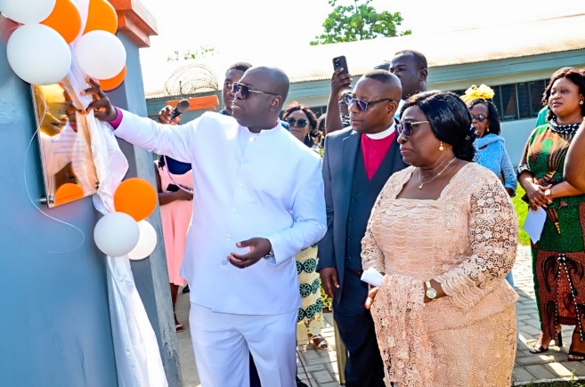 Rt Rev. Dr Abraham Nana Opare Kwakye, Moderator of General Assembly, PCG, unveiling the plaque for the newly named ROSEMOND BAMPO HOUSE. With him are other officials