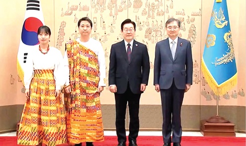  Kojo Choi (2nd from left), his wife, Elisabeth, with President Lee Jae-Myung (2nd from right) and Cho Hyun, South Korea’s Foreign Minister, after the ceremony Kojo Choi (2nd from left), his wife, Elisabeth, with President Lee Jae-Myung (2nd from right) and Cho Hyun, South Korea’s Foreign Minister, after the ceremony