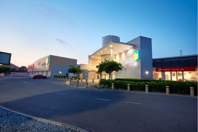 Christmas comes alive at West Hills Mall with Santa, live performances and holiday deals