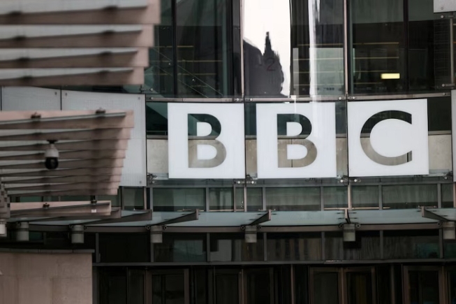 The BBC logo outside the BBC Broadcasting House in London, Britain, November 15, 2025. REUTERS/Jack Taylor/File Photo