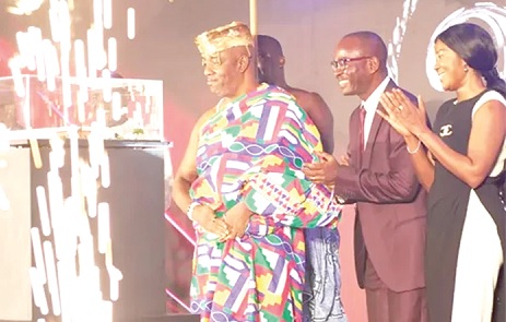 Nii Tackie Tsuru II, Ga Mantse, with dignitaries at the event