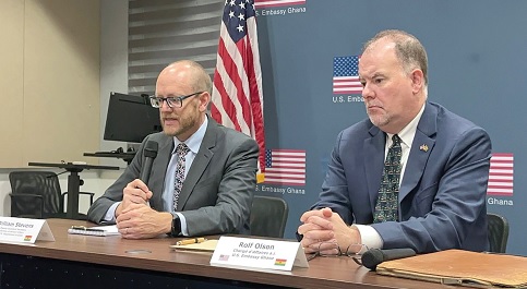 Rolf Olson (right), Charge d’Affaires of the US Embassy in Ghana, with William B. Stevens (left), Deputy Assistant Secretary for West Africa in the US Department of State’s Bureau of African Affairs, during the roundtable discussion with the media
