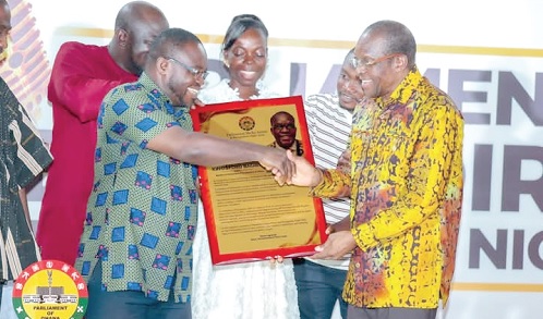 Stephen Odoi-Larbi (left), Vice-Dean of the Parliamentary Press Corp,  being joined by other executives to present a citation to Alban Sumana Kingsford Bagbin (right), Speaker of Parliament