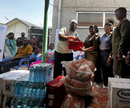 Giovanni Caleb( left), brand ambassador for melcom presenting items to Kennel Vivian Malvin Adzah(right) incharge nurse at the dialysis center at the donation
