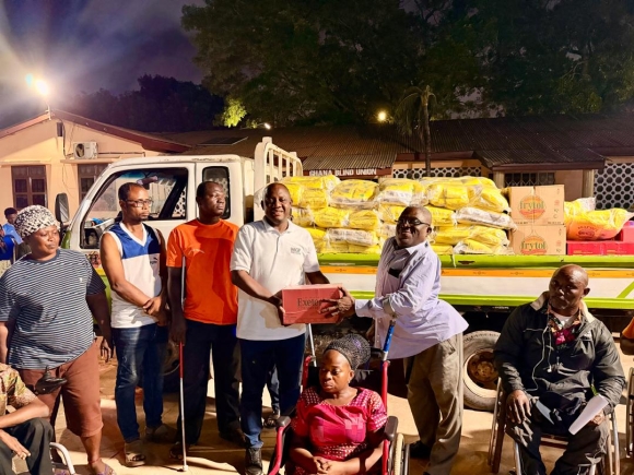 Ibrahim Mahama donates Christmas items to PWD group