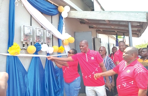 Emmanuel Lumor (middle), Central Regional General Manager of ECG, and Christian Ayensu Nimako (right), Mfantseman District Manager, ECG, unveiling some of the newly installed meters Emmanuel Lumor (middle), Central Regional General Manager of ECG, and Christian Ayensu Nimako (right), Mfantseman District Manager, ECG, unveiling some of the newly installed meters
