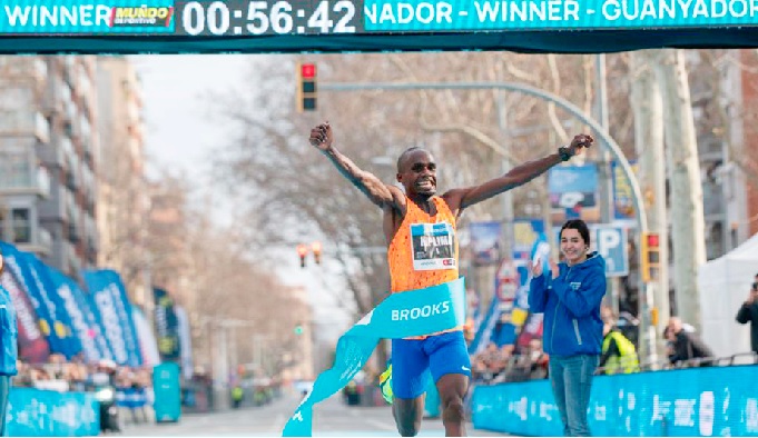 Jacop Kiplimo set a new record by running under one hour Jacop Kiplimo set a new record by running under one hour
