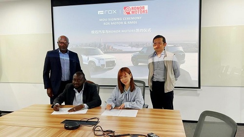 Atta Frimpong Addo (left), the CEO of Ronor Motors, and Nichol Lee, a representative of ROX Motor, signing the agreement at the Corporate Head Office of ROX Motor in Shanghai, China Atta Frimpong Addo (left), the CEO of Ronor Motors, and Nichol Lee, a representative of ROX Motor, signing the agreement at the Corporate Head Office of ROX Motor in Shanghai, China