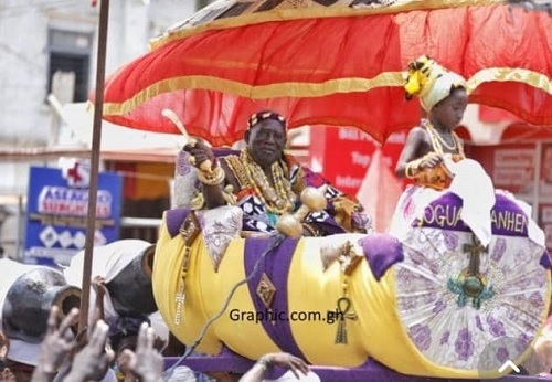 Osabarimba Kwesi Atta II, Oguaamanhen, arriving at the Fetu Afahye  durbar grounds