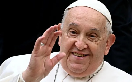 Pope alert and joking in hospital, says Italy's PM after visit Pope alert and joking in hospital, says Italy's PM after visit