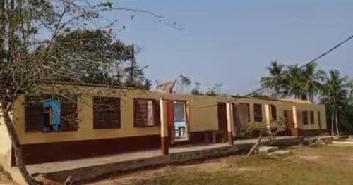 The Assin Nuanua Fantse school with its roof ripped off The Assin Nuanua Fantse school with its roof ripped off