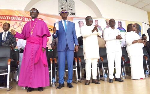 Rt Rev. Dr Festus Yeboah Asuamah (left), Anglican Bishop of Sunyani Diocese; Joseph Addae Akwaboa (middle), Bono Regional Minister, and Kwadwo Nyamekye-Marfo (2nd from left), Bono Regional Chairman of the National Democratic Congress, singing and dancing during the event