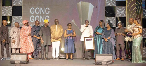 Francis Dadzie (middle), former Executive Director of the Advertising Association of Ghana, flanked by his wife, executive members of the AAG and some marketing gurus, speaking after receiving his award Francis Dadzie (middle), former Executive Director of the Advertising Association of Ghana, flanked by his wife, executive members of the AAG and some marketing gurus, speaking after receiving his award