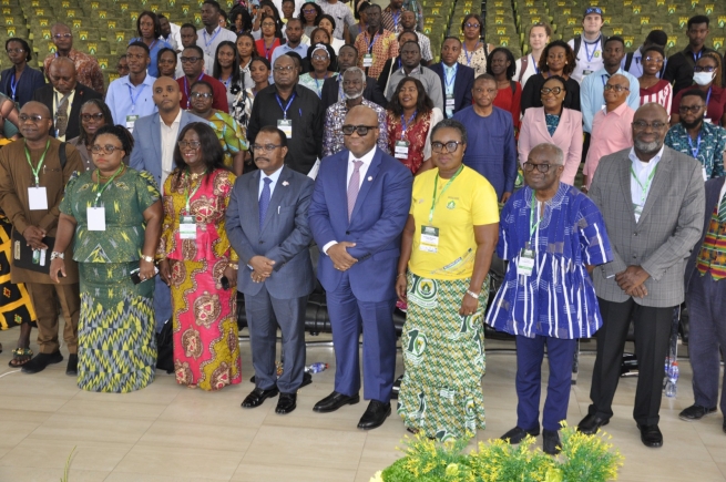 Dr Victor Asare Bampoe (front, third from right), CEO of NHIA; Dr Michael Makanga (front, fourth from right), Executive Director of the Global Health European and Developing Countries Clinical Trials Partnership 3, and other resource persons and participants Dr Victor Asare Bampoe (front, third from right), CEO of NHIA; Dr Michael Makanga (front, fourth from right), Executive Director of the Global Health European and Developing Countries Clinical Trials Partnership 3, and other resource persons and participants