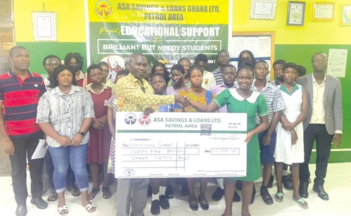 Bennet Tachie Oware, HR officer at the Cape Coast Metropolitan Directorate of Education, presenting a symbolic cheque to Angela Opoku Boateng, one of the beneficiaries Bennet Tachie Oware, HR officer at the Cape Coast Metropolitan Directorate of Education, presenting a symbolic cheque to Angela Opoku Boateng, one of the beneficiaries