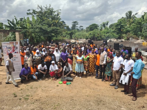 CARE Ghana hosts KNUST students on educational visit to cocoa project community CARE Ghana hosts KNUST students on educational visit to cocoa project community