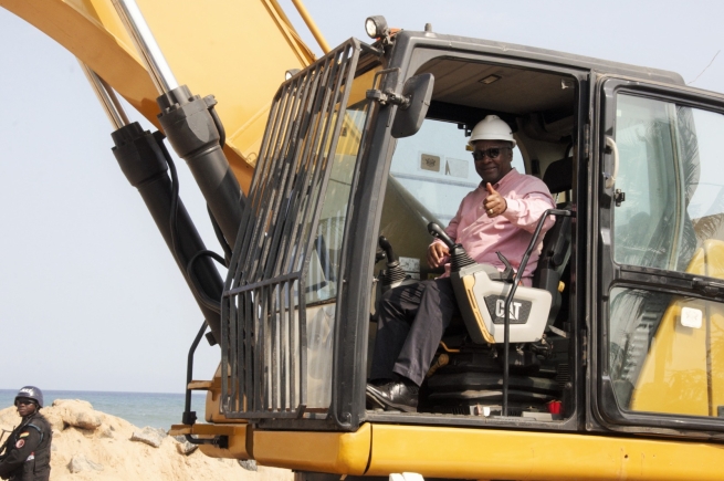 President John Dramani Mahama performing the ground breaking ceremony President John Dramani Mahama performing the ground breaking ceremony