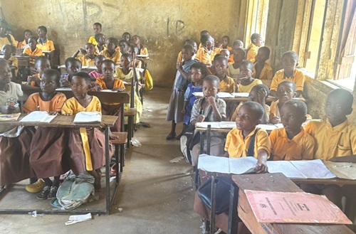 An overcrowded classroom at Zini