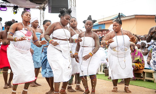 Wɔyei performing the Kple dance Wɔyei performing the Kple dance