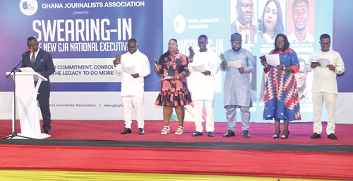 Justice Paul Baffoe-Bonnie, Acting Chief Justice (left), swearing in the newly elected Ghana Journalists Association executive. Picture: ELVIS NII NOI DOWUONA 