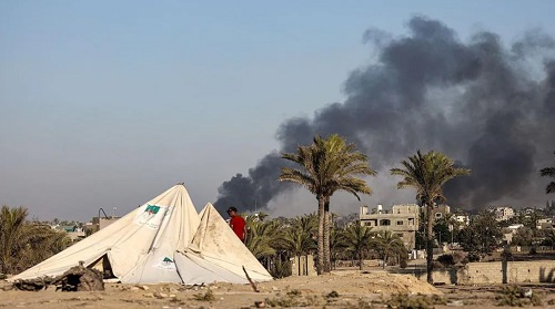 Smoke rises over western Deir al-Balah during an Israeli offensive on Monday Smoke rises over western Deir al-Balah during an Israeli offensive on Monday