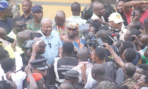President John Dramani Mahama( Inset: arrowed), inspecting the market. With him include Dr Frank Amoakohene, Ashanti Regional Minister, and Richard Ofori Boadi, MCE of the Kumasi Metropolitan Assembly. Pictures: EMMANUEL BAAH President John Dramani Mahama( Inset: arrowed), inspecting the market. With him include Dr Frank Amoakohene, Ashanti Regional Minister, and Richard Ofori Boadi, MCE of the Kumasi Metropolitan Assembly. Pictures: EMMANUEL BAAH