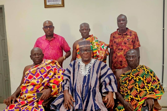 The President of COCOSHE, Alhaji Bukari, with executive members of the Farmers Association Cocoa farmers back new producer price and sector reforms