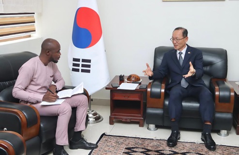 Kyongsig Park (right), the Korean Ambassador to Ghana speaking with the Pacome Emmanuel Damalie (left), the Daily Graphic reporter. Kyongsig Park (right), the Korean Ambassador to Ghana speaking with the Pacome Emmanuel Damalie (left), the Daily Graphic reporter.