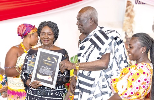 Osabarimba Kwesi Atta II, the Oguaamanhen, presenting an award to Vice-President Prof. Naana Jane Opoku-Agyemang Osabarimba Kwesi Atta II, the Oguaamanhen, presenting an award to Vice-President Prof. Naana Jane Opoku-Agyemang