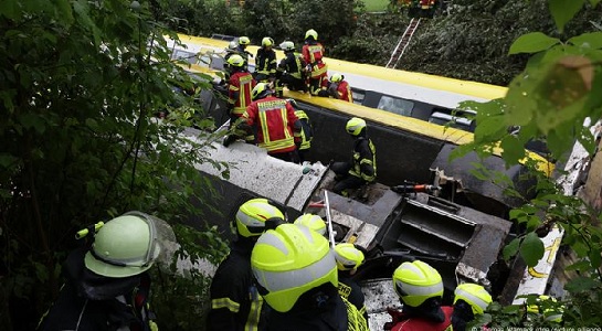 Police officers at work: At least 3 killed and others injured in train derailment in southern Germany Police officers at work: At least 3 killed and others injured in train derailment in southern Germany