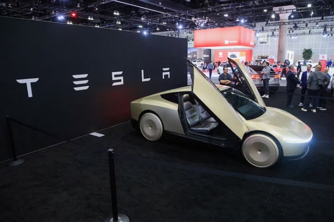 A Tesla Cybercab is displayed at the Los Angeles Auto Show, in Los Angeles, California, U.S., November 21, 2024. REUTERS/David Swanson/File Photo A Tesla Cybercab is displayed at the Los Angeles Auto Show, in Los Angeles, California, U.S., November 21, 2024. REUTERS/David Swanson/File Photo