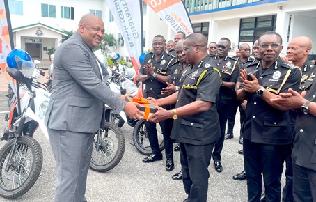 Thomas John (left), Managing Director of GTBank, presenting the keys to Christian Tetteh Yohuno, the IGP Thomas John (left), Managing Director of GTBank, presenting the keys to Christian Tetteh Yohuno, the IGP