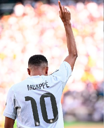 Kylian Mbappé handed iconic Real Madrid No.10 jersey Kylian Mbappé handed iconic Real Madrid No.10 jersey