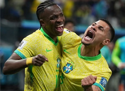 Vinícius Júnior (left) celebrates with Bruno Guimarães after scoring the Brazil goal that beat Paraguay. Vinícius Júnior (left) celebrates with Bruno Guimarães after scoring the Brazil goal that beat Paraguay.
