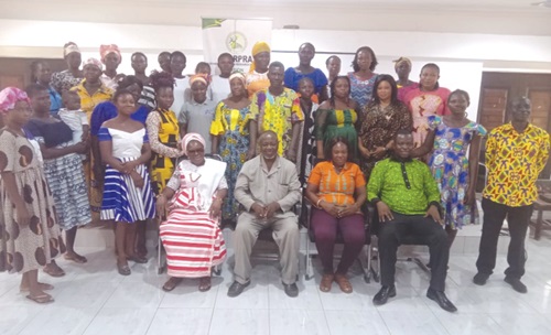 Dignitaries and participants in the forum Dignitaries and participants in the forum