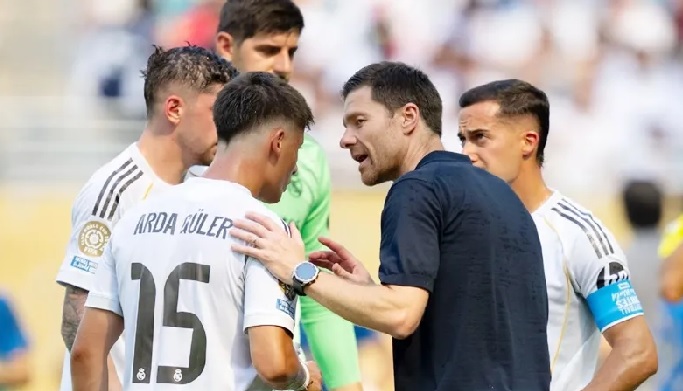Xabi Alonso, who replaced Carlo Ancelotti as Real Madrid coach at the end of the Spanish football season in a chat with some of the players Xabi Alonso, who replaced Carlo Ancelotti as Real Madrid coach at the end of the Spanish football season in a chat with some of the players
