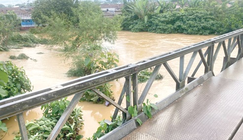 A rushing River Ayensu running under the old Asuokaw Brigde