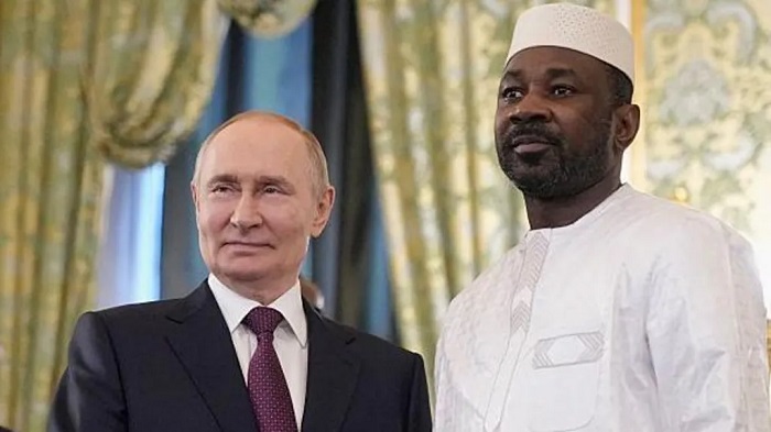 President Vladimir Putin (L) and Col Assimi Goïta held talks in the Kremlin
