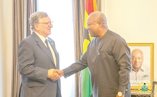 President John Mahama (right) welcoming José Manuel Barroso, Board Chair of GAVI