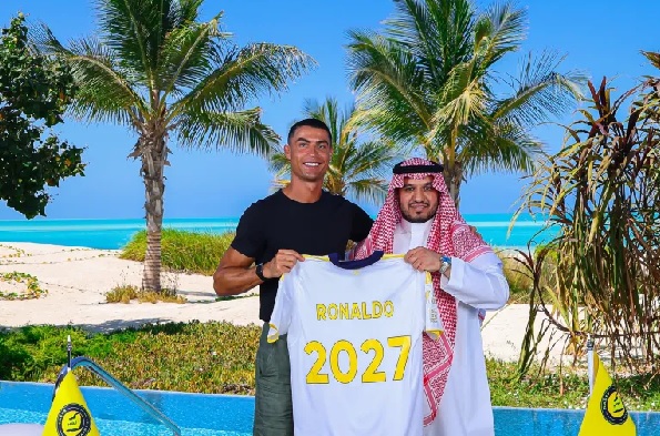 Cristiano Ronaldo signs new Al Nassr contract until 2027, total package worth almost £500 million Cristiano Ronaldo signs new Al Nassr contract until 2027, total package worth almost £500 million