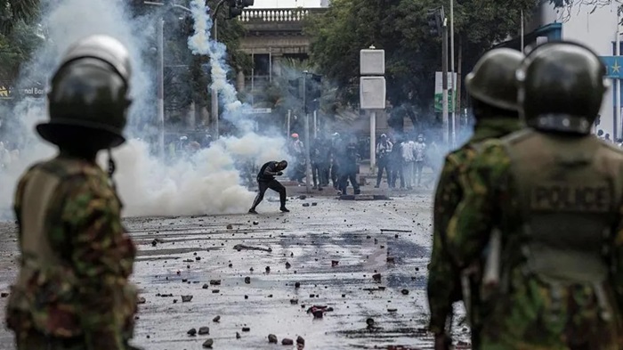Kenya's interior minister says police officers acted with 'remarkable restraint' Kenya's interior minister says police officers acted with 'remarkable restraint'