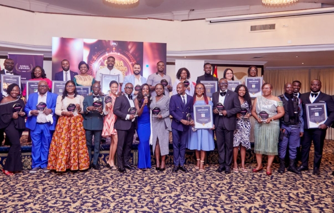 Claris Quartey-Papafio (2nd from left), CEO of A’vita Ghana, presenting a cheque to Elizabeth Kyei (2nd from right), Deputy Chief Midwifery Officer of Korle Bu Teaching Hospital. Picture: ESTHER ADJORKOR ADJEI Claris Quartey-Papafio (2nd from left), CEO of A’vita Ghana, presenting a cheque to Elizabeth Kyei (2nd from right), Deputy Chief Midwifery Officer of Korle Bu Teaching Hospital. Picture: ESTHER ADJORKOR ADJEI