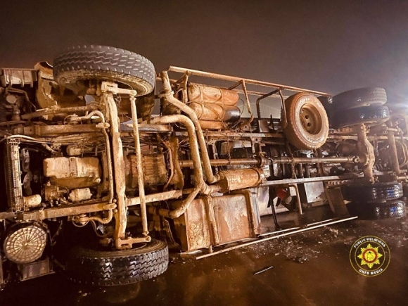 GNFS averts disaster after fuel truck crash at Amanase filling station