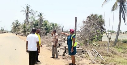 Christina Jatoe-Kaleo (right), Volta/Oti Regional General Manager of the ECG, showing the effect of the tidal waves on one of the installations to the other team members Christina Jatoe-Kaleo (right), Volta/Oti Regional General Manager of the ECG, showing the effect of the tidal waves on one of the installations to the other team members