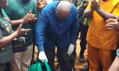 President Mahama bans government appointees from mining President Mahama bans government appointees from mining