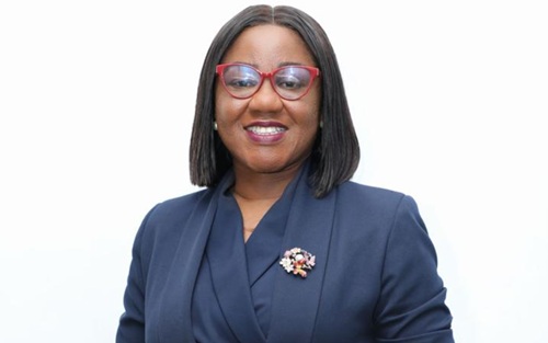 Nana Akua Owusu-Ababio Building culture of excellent customer service: Saleswoman’s perspective